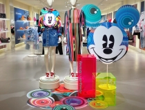 viktoriya dües, Vd-innendesign, Münster, Schaufenstergestaltung, Schaufenster, Schaufensterdekoration, Dekoration, visual merchandising, Dekorateur, gestalter, POS, Schaufenster Münster, Visual Merchandiser, Verkaufsfläche, Tom Tailor, Coaching im Verkaufsraum, Weihnachten, Weihnachtsdekoration Münster, Marry Christmas Münster